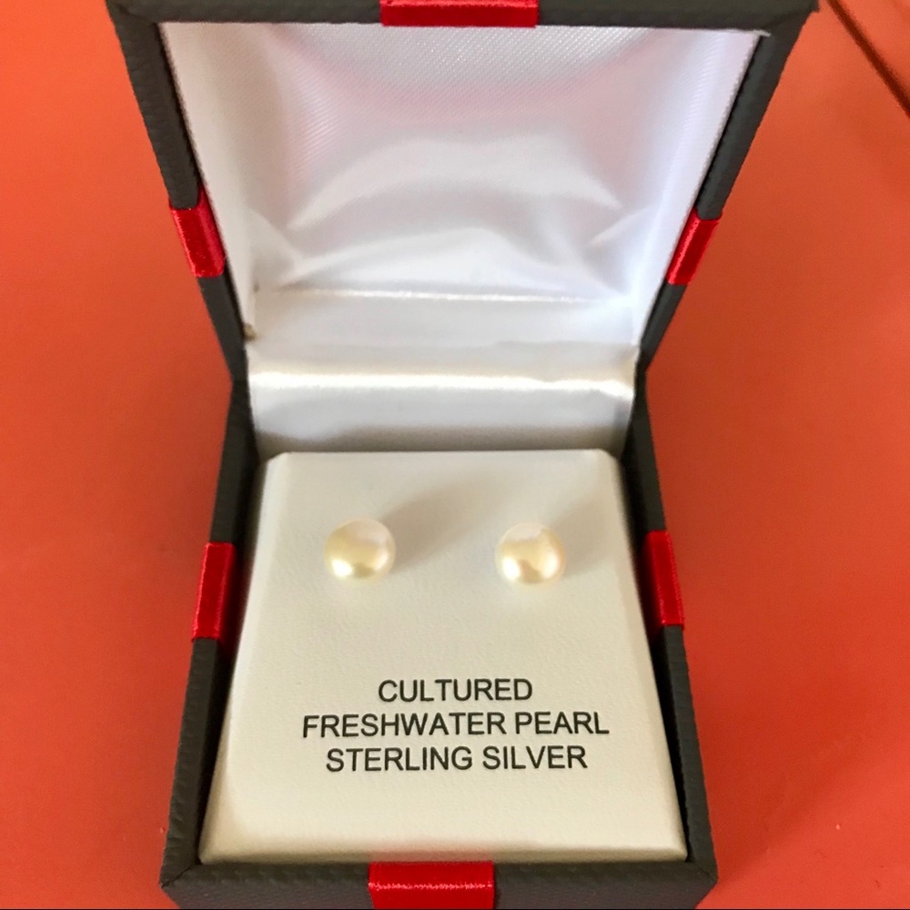 NWT freshwater pearls GREAT GIFT